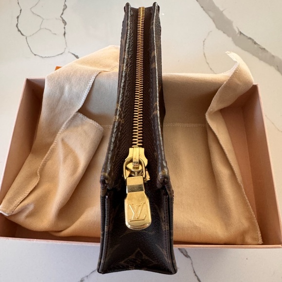 Louis Vuitton monogram toiletry pouch - Picture 3 of 9